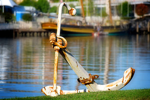 White & Rust Anchor